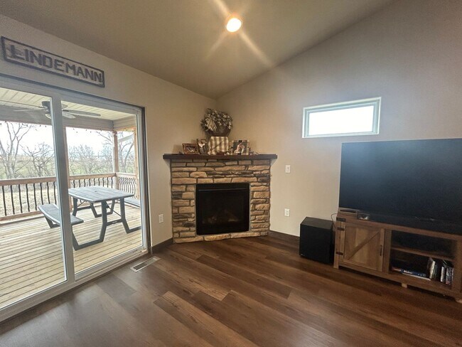 Foto del edificio - $2,200 | 4 Bedroom, 3 Bathroom House | Pet...