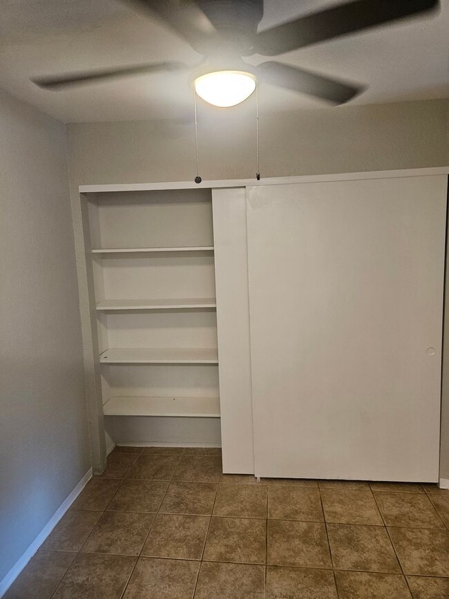 Building Photo - Beautiful 3 Bedroom 2 Bathroom Unit