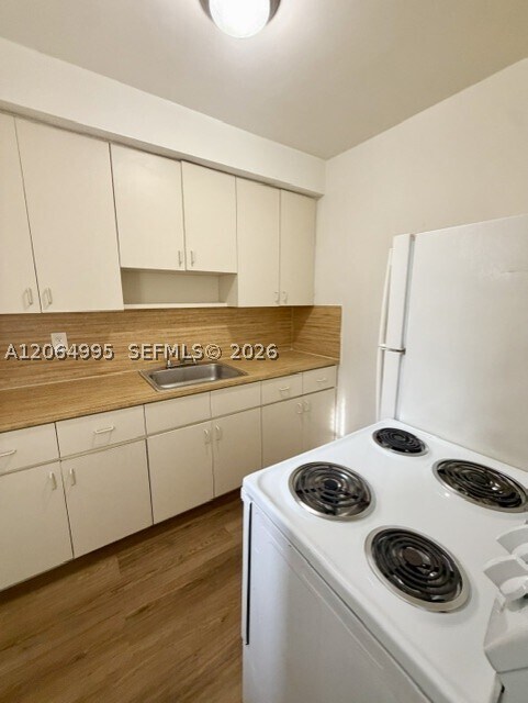 Foto del edificio - 1010 E Ponce De Leon Blvd