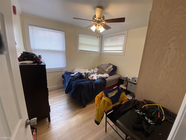 Building Photo - 3 br, 1 bath  - 1000 E Ann St Apt 3 #3
