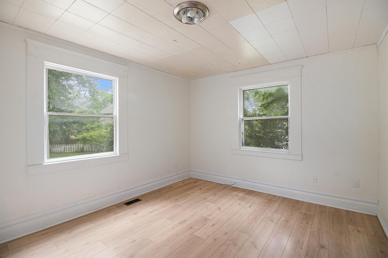 Photo - 811 Larned St - Lower