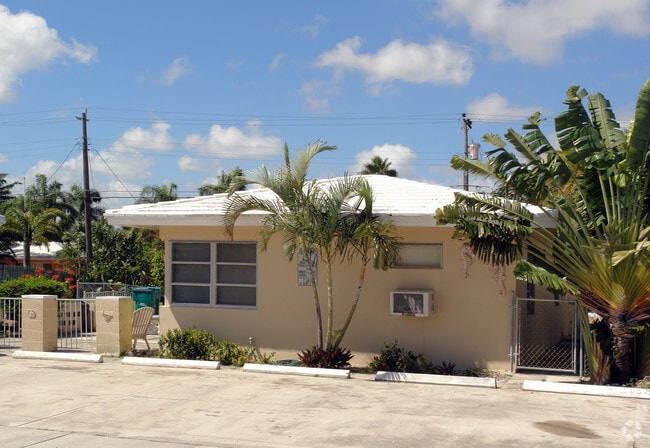 Foto del edificio - 4561 Poinciana St