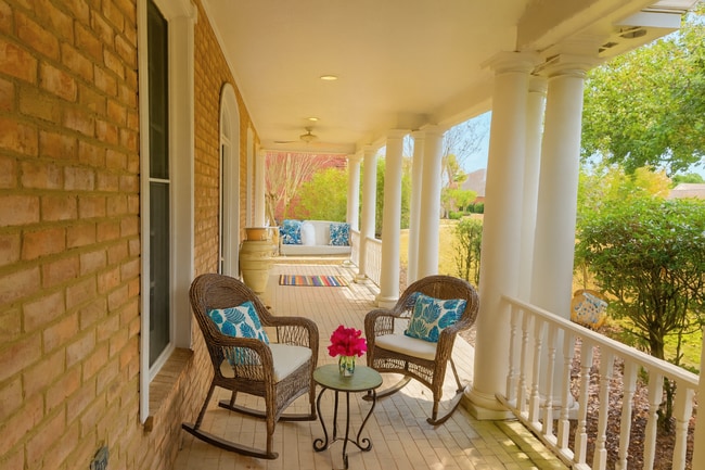 Building Photo - Located in Sturbridge HOA neighborhood