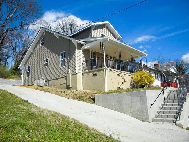 Foto del edificio - 1305 Moses Ave