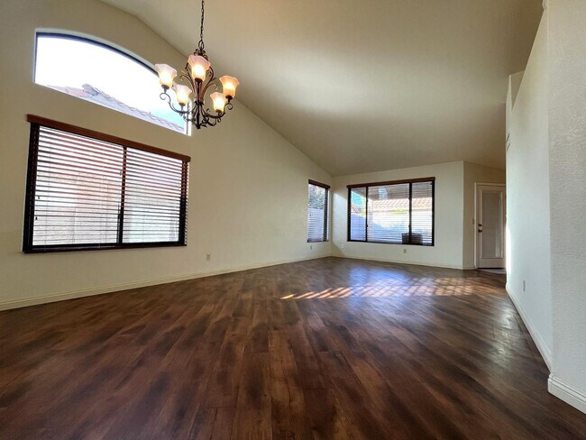 Foto del edificio - 187 W Amanda Ln