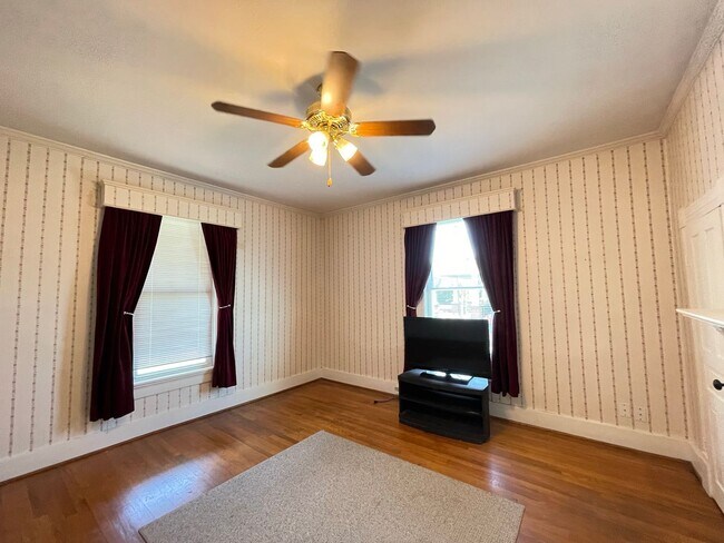 Foto del edificio - Lawrenceville Home with Lots of Charm and Space