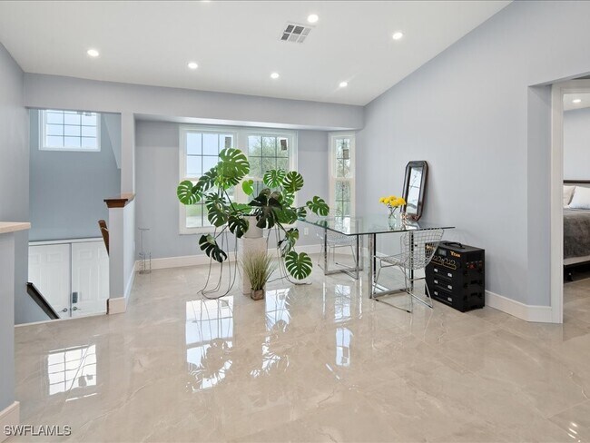 Foto del edificio - 220 39th Ave NW