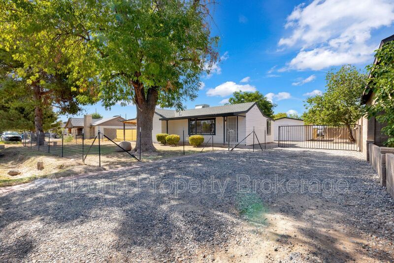 Foto principal - 2335 W Morten Ave