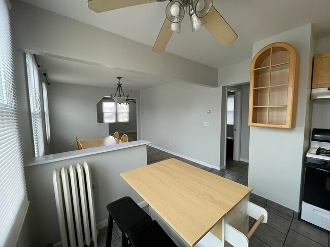 Building Photo - 108 Concord St