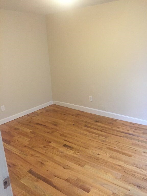 Building Photo - 506 E Broadway