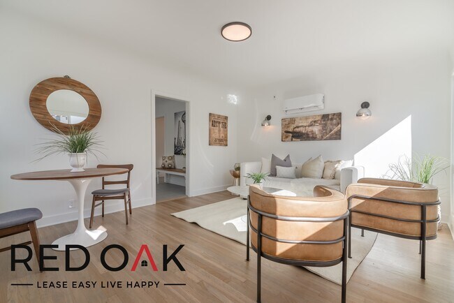 Building Photo - ~1 Month FREE~ Fabulous One Bedroom Walk-U...