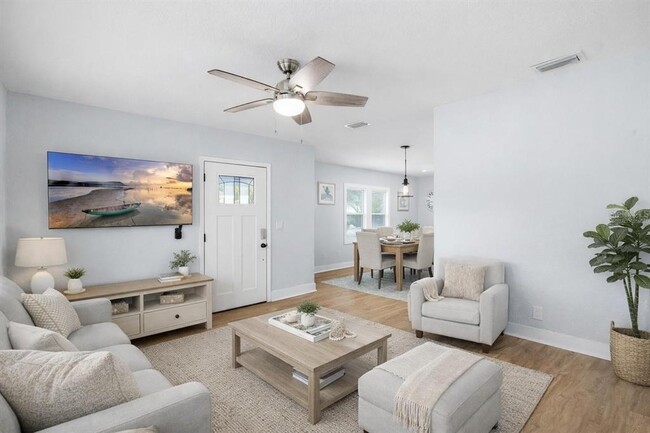 Building Photo - 2606 W Henry Ave