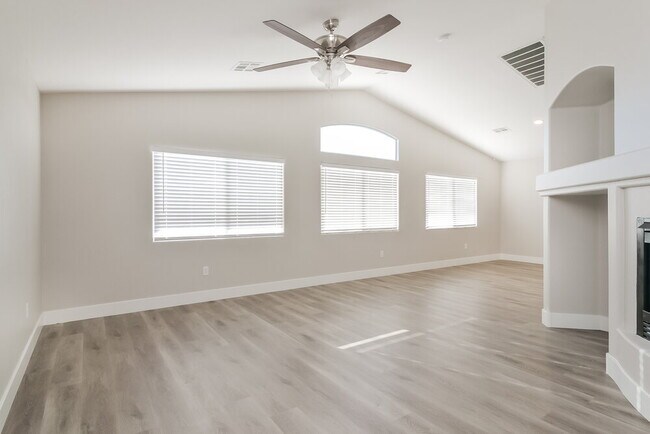 Foto del edificio - 7243 Twin Maples Ct