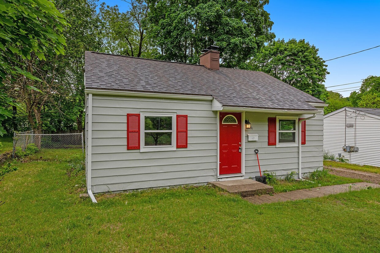 Primary Photo - Cute Remodeled Two Bedroom 1 Bathroom Bung...