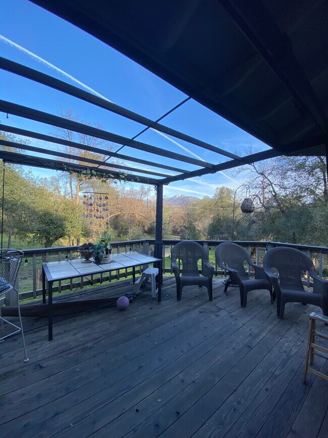 Foto del edificio - 6115 Placer Rd