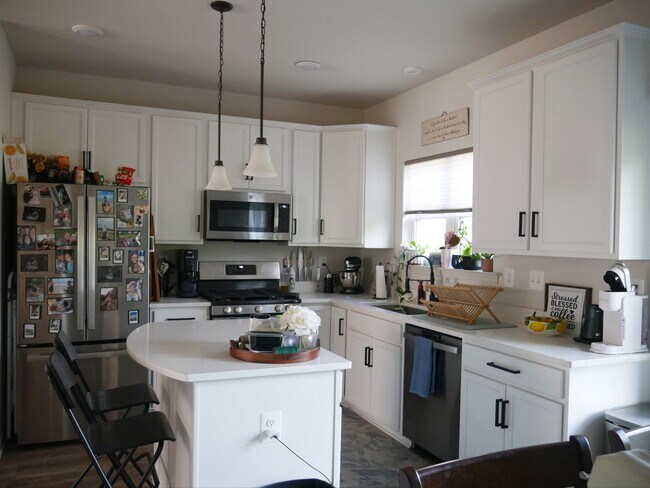 Foto del edificio - 2517 Drake Ln
