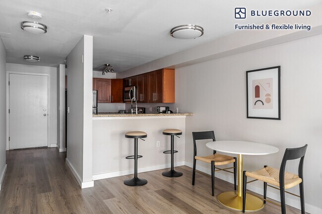 Foto del edificio - 526 Yale Ave N