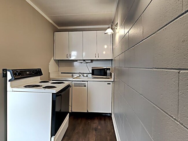 Building Photo - 2525 Merry Oaks Dr