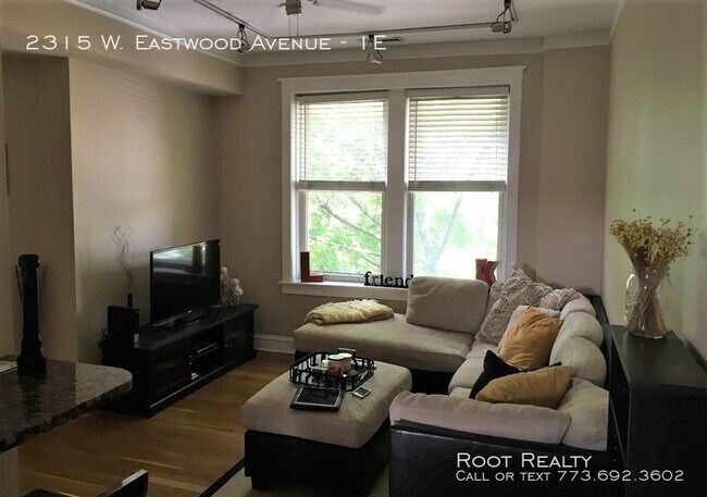 Foto del edificio - 2315 W Eastwood Ave