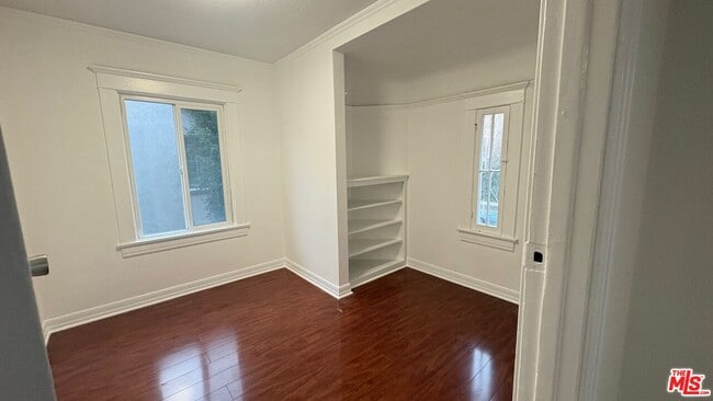 Foto del edificio - 120 S Catalina St