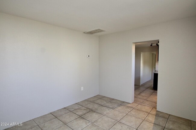 Building Photo - 1548 W McKinley St