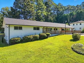 Building Photo - 107 Douglas Dr SE