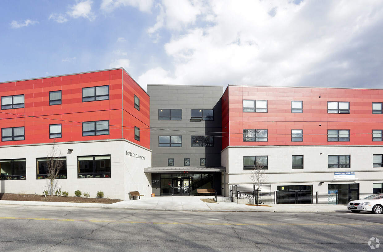Foto del edificio - Bradley Commons