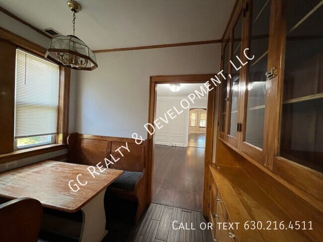 Foto del edificio - *** SPACIOUS 3 BEDROOM / 2 BATH / CENTRAL ...