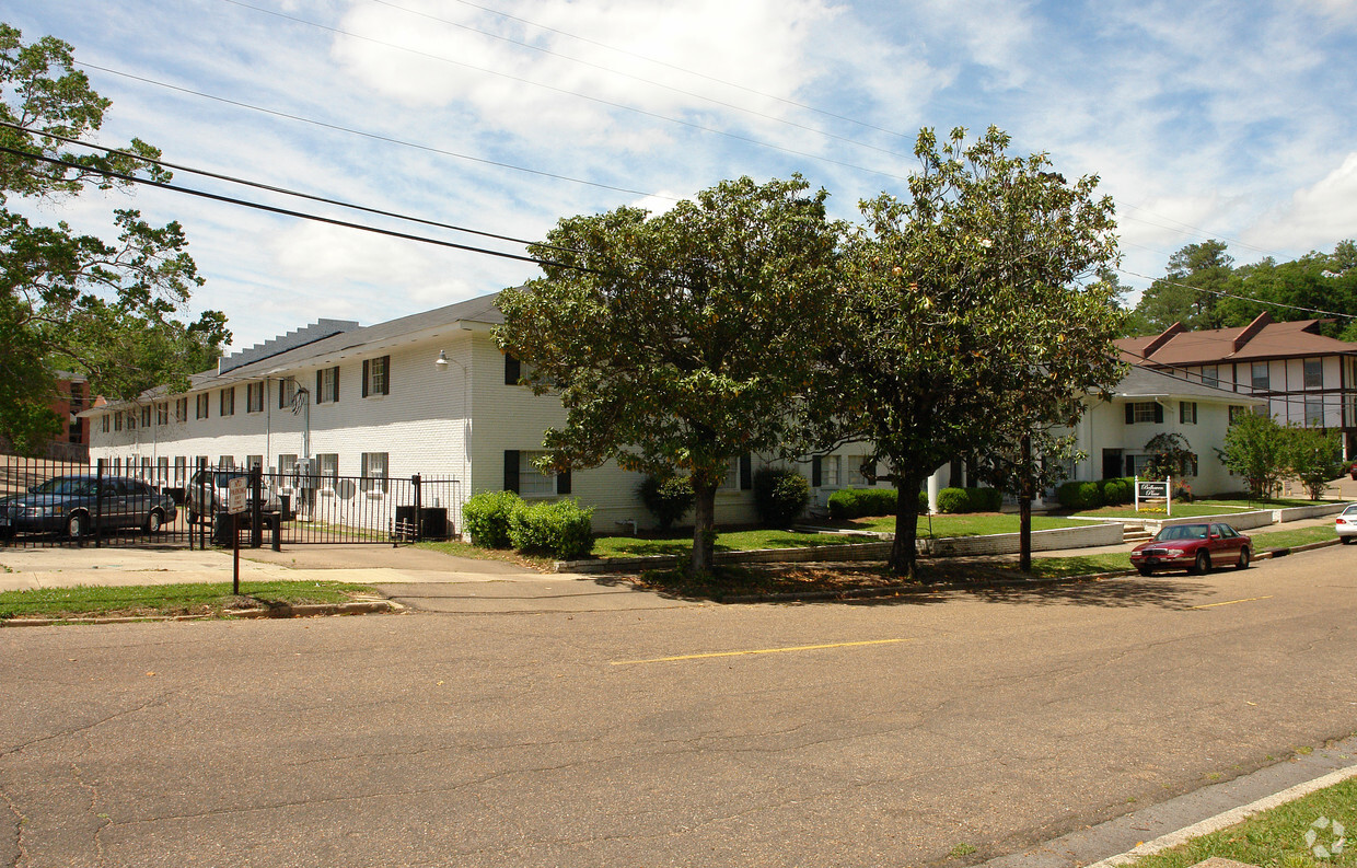 Building Photo - Belhaven Place