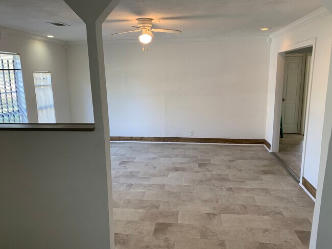 Foto del edificio - 9102 Oak Knoll Ln