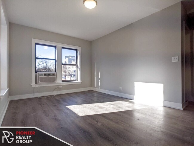 Foto del edificio - 709 W Brompton Ave