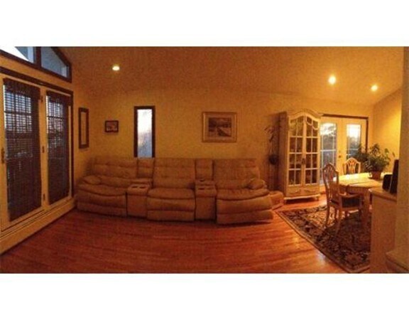 Living room - 40 Tudor St