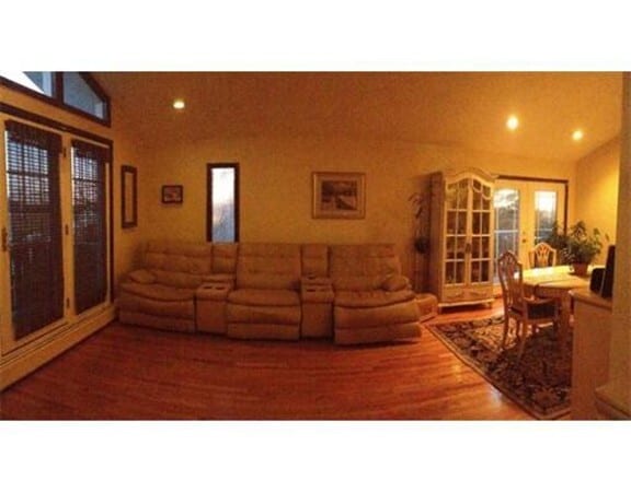 Living room - 40 Tudor St