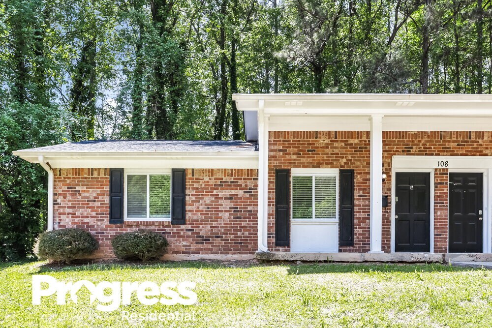 Foto principal - 108 Burkshire Ct
