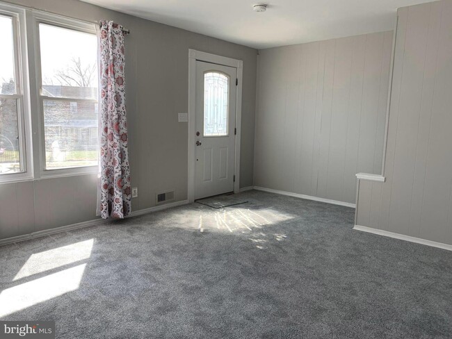 Foto del edificio - 7454 Berkshire Rd