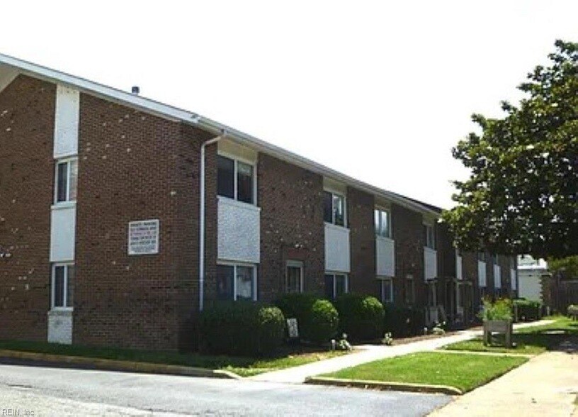 Foto principal - 1063 W 48th St