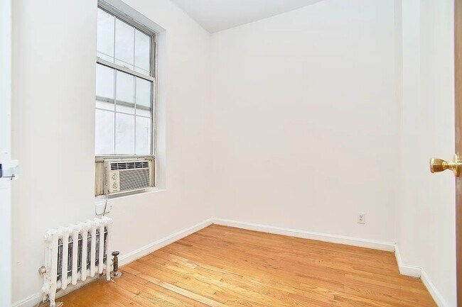 Foto del edificio - 220 Sullivan Street