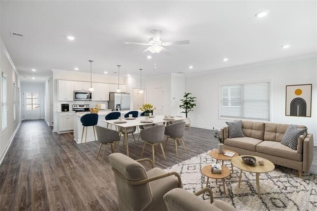 Building Photo - 4095 Hillmont Ln