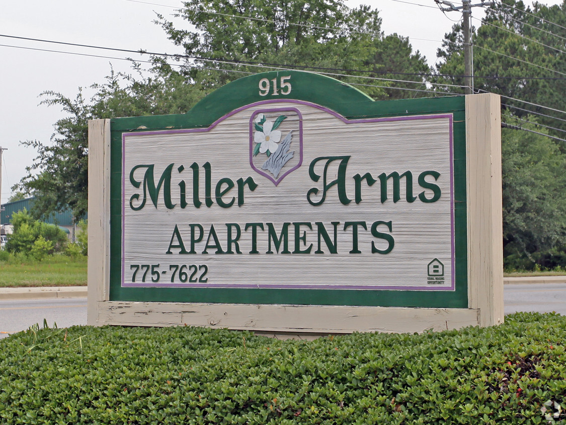 Miller Arms Apartments - The Flats at 915