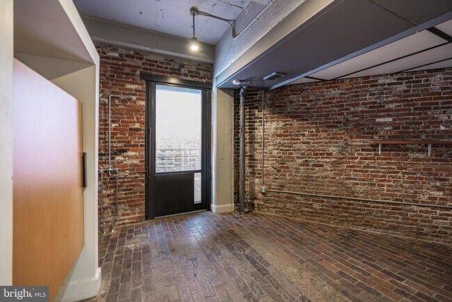 Foto del edificio - 144-50 W Laurel St