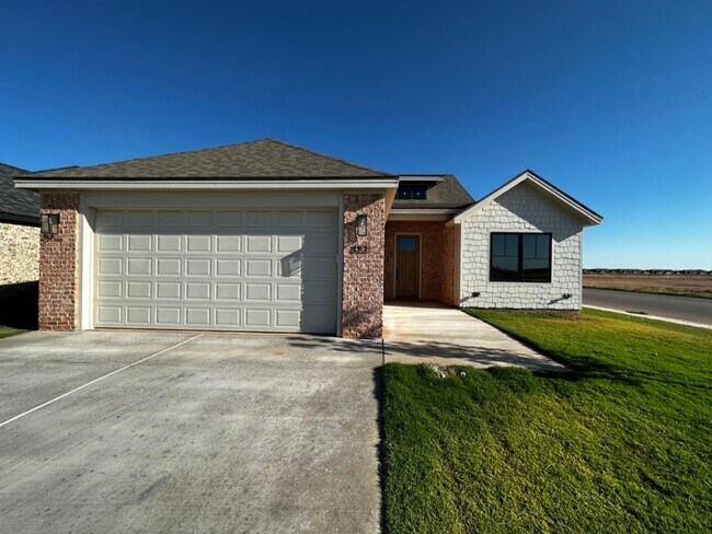 Building Photo - Stunning 3 bedroom Wolfforth - Pre lease f...