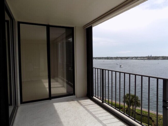 Building Photo - 124 Lakeshore Dr