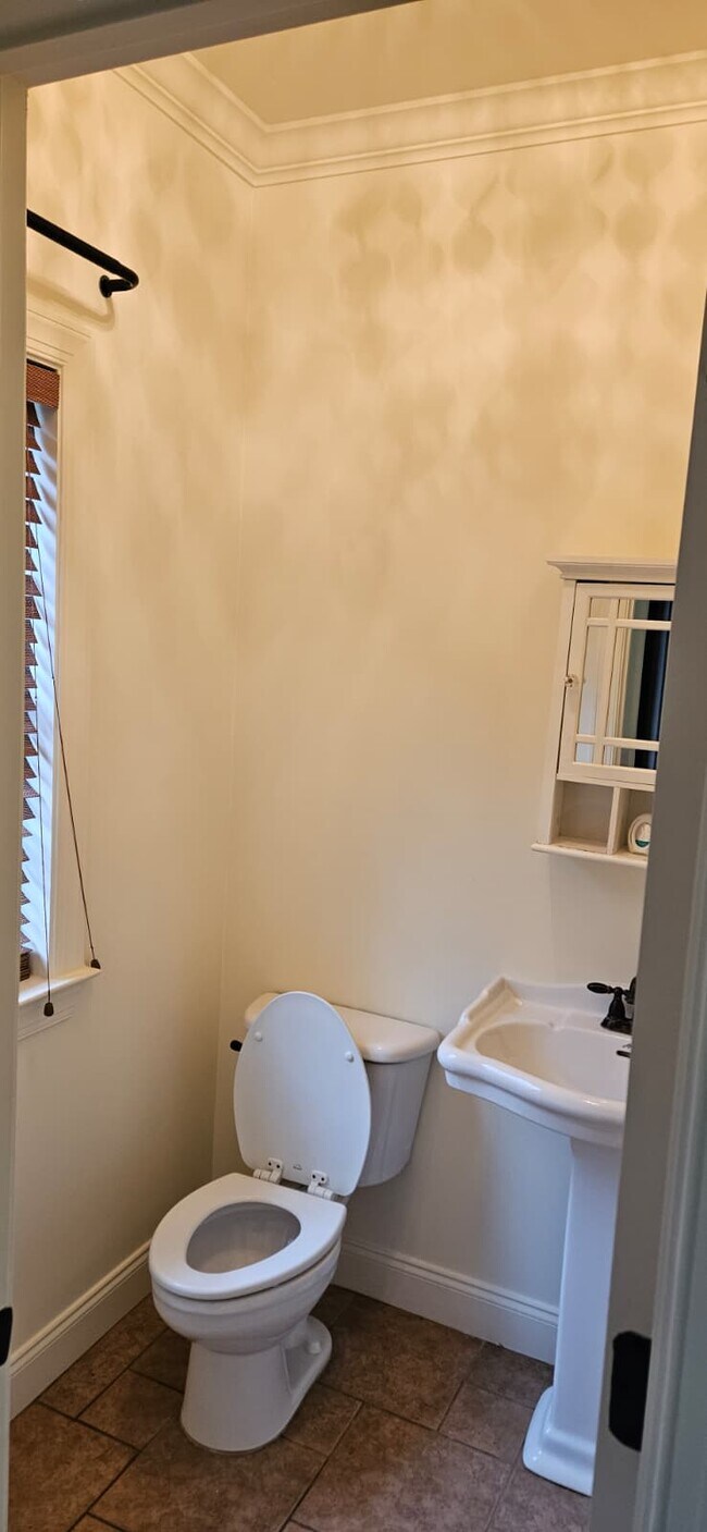 Building Photo - 344 Amber Ln