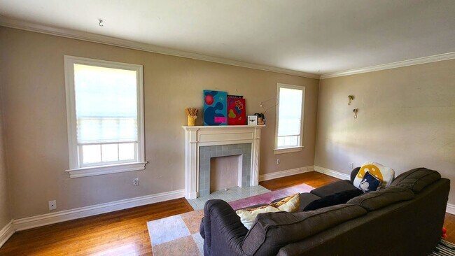 Photo - Super Cute 3 Bedroom 1 Bath Cottage in the DOUGLAS PLACE ADD NW OKC House