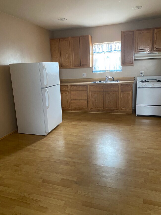 Foto del edificio - 127 E 103rd St