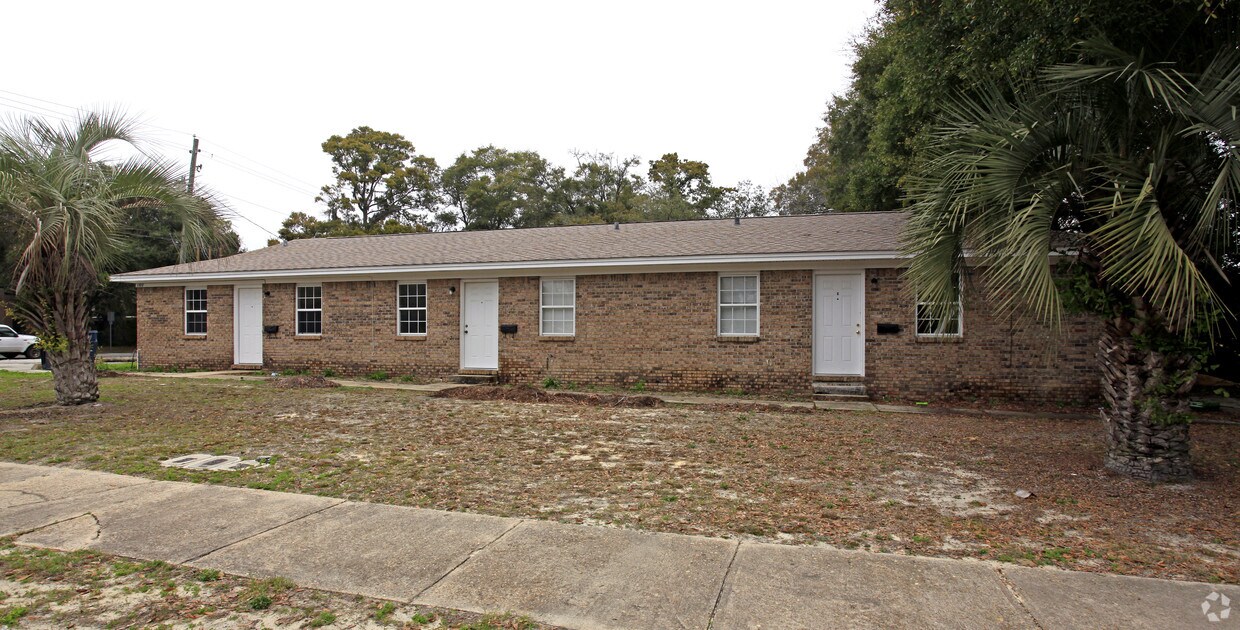 Building Photo - 1100-1102 Frankford Ave