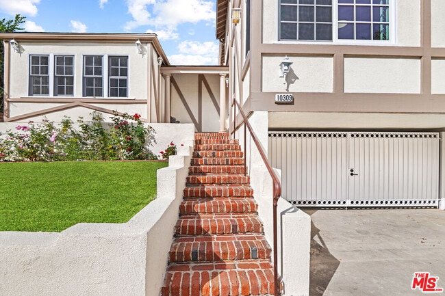 Foto del edificio - 10309 La Grange Ave