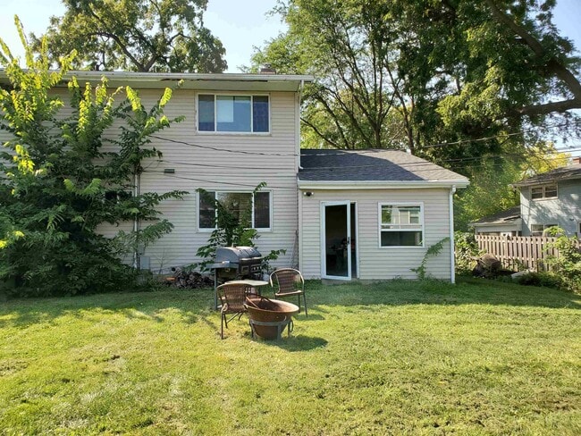 Building Photo - 2421 Adler Cir