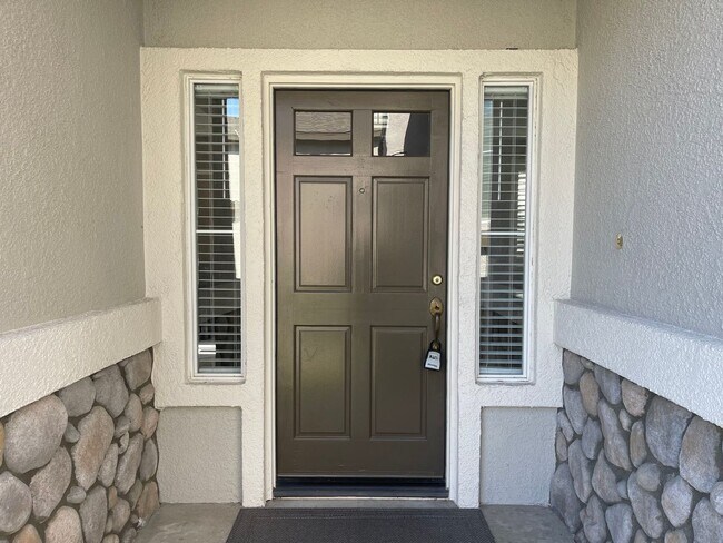 Foto del edificio - Spacious 4 Bedroom Townhouse Style Condo i...