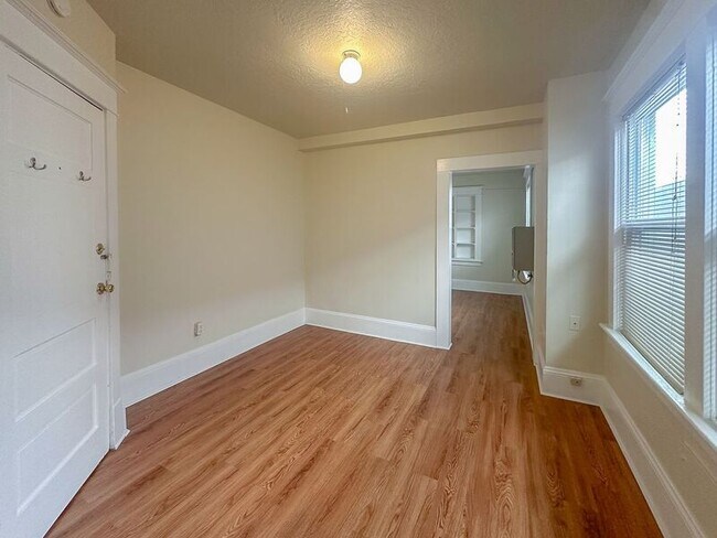 Foto del edificio - 2708 NE Sandy Blvd